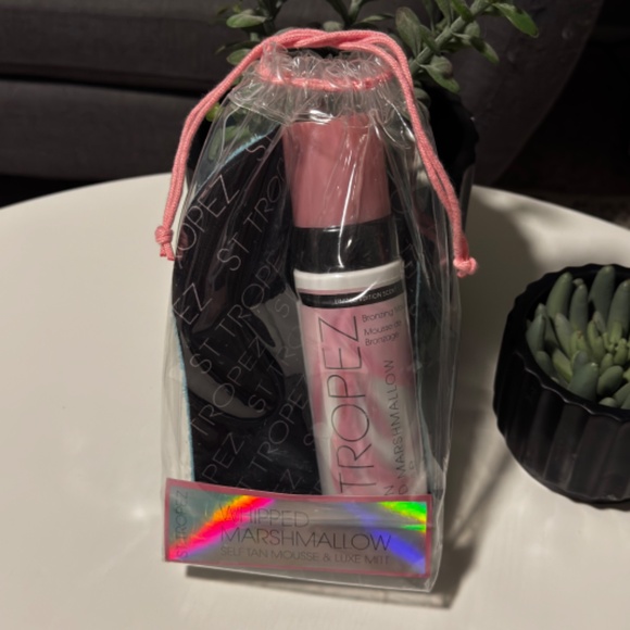 St. Tropez Limited Edition Marshmallow Self Tanner with Mitt - Picture 4 of 4